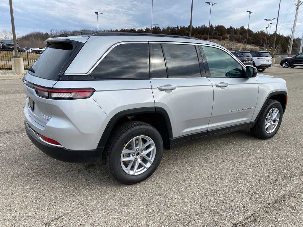 2025 Jeep Grand Cherokee GRAND CHEROKEE LAREDO X 4X4