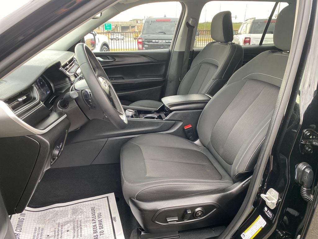 2023 Jeep Grand Cherokee L Laredo 4x4