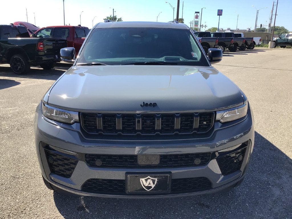 2027 Jeep Grand Cherokee GRAND CHEROKEE L LIMITED RESERVE 4X4