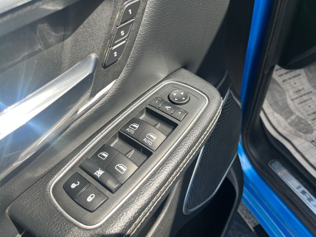 2022 RAM 1500 Laramie Crew Cab 4x4 5'7' Box