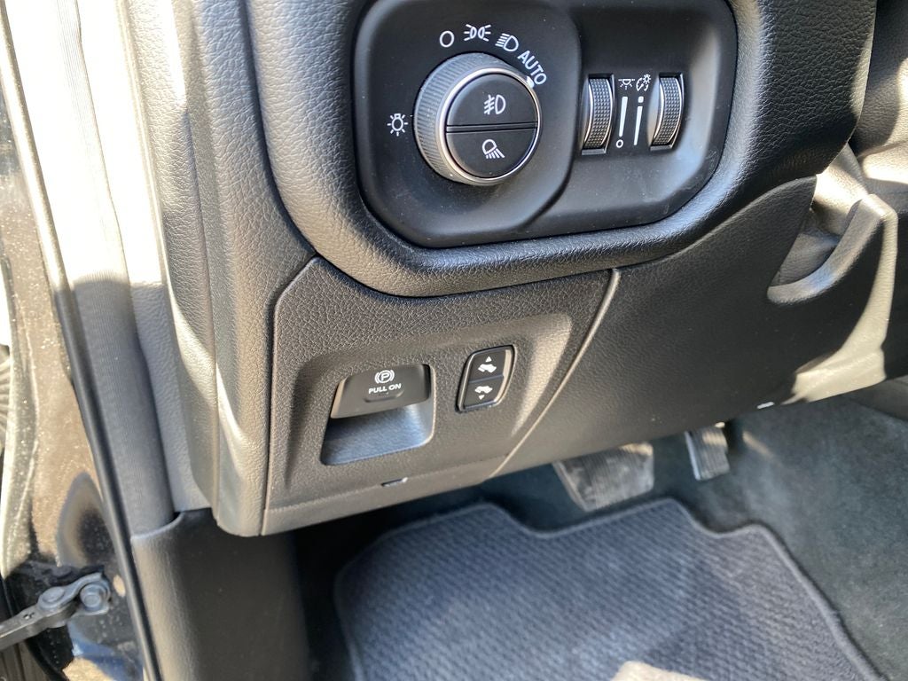 2022 RAM 1500 Laramie Crew Cab 4x4 5'7' Box