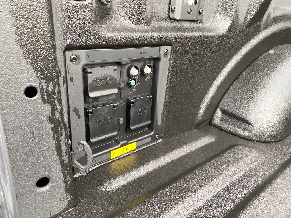 2023 Ford F-150 Lightning LARIAT