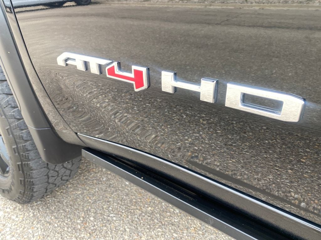 2024 GMC Sierra 2500HD 4WD Crew Cab Standard Bed AT4