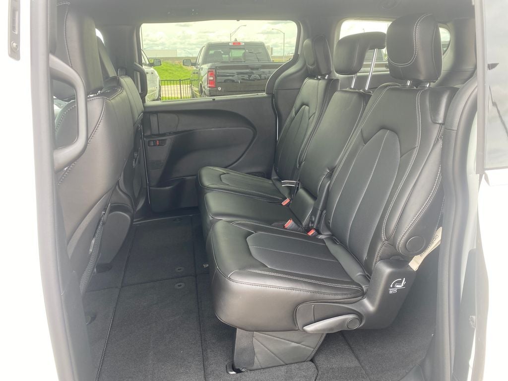 2027 Chrysler Pacifica PACIFICA SELECT