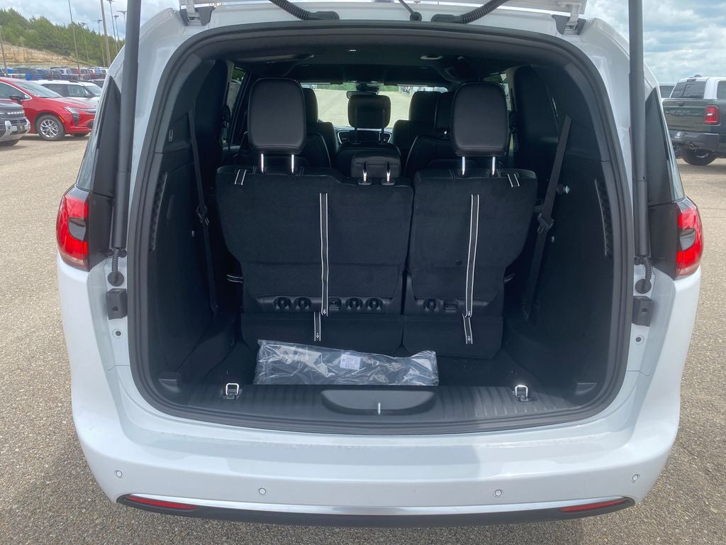2027 Chrysler Pacifica PACIFICA SELECT