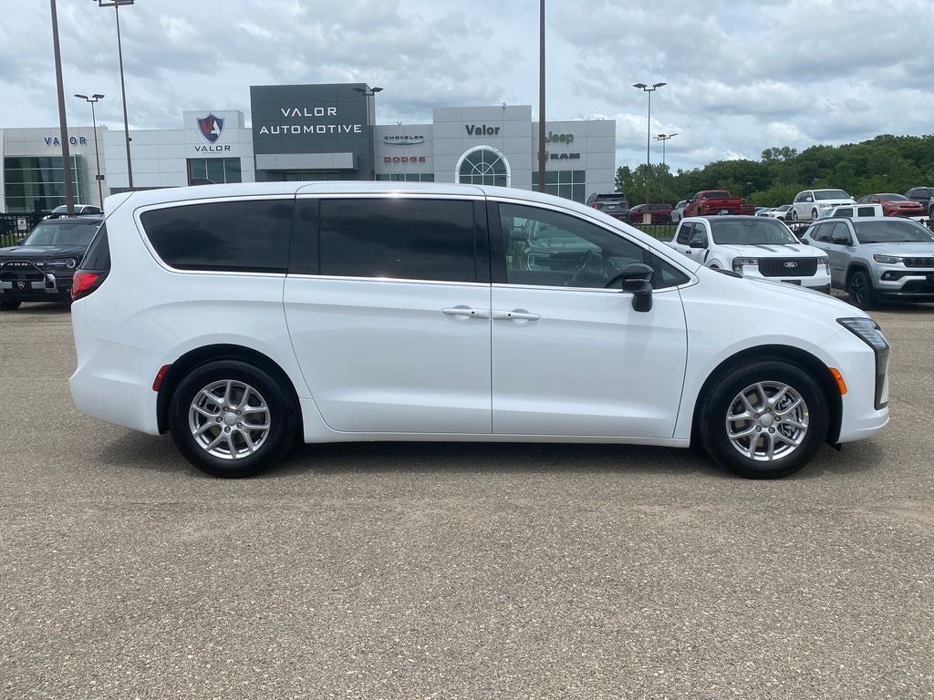 2027 Chrysler Pacifica PACIFICA SELECT