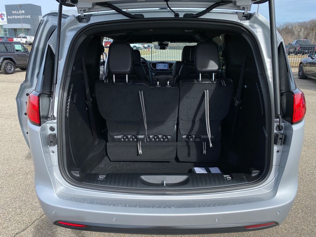 2026 Chrysler Voyager VOYAGER LX