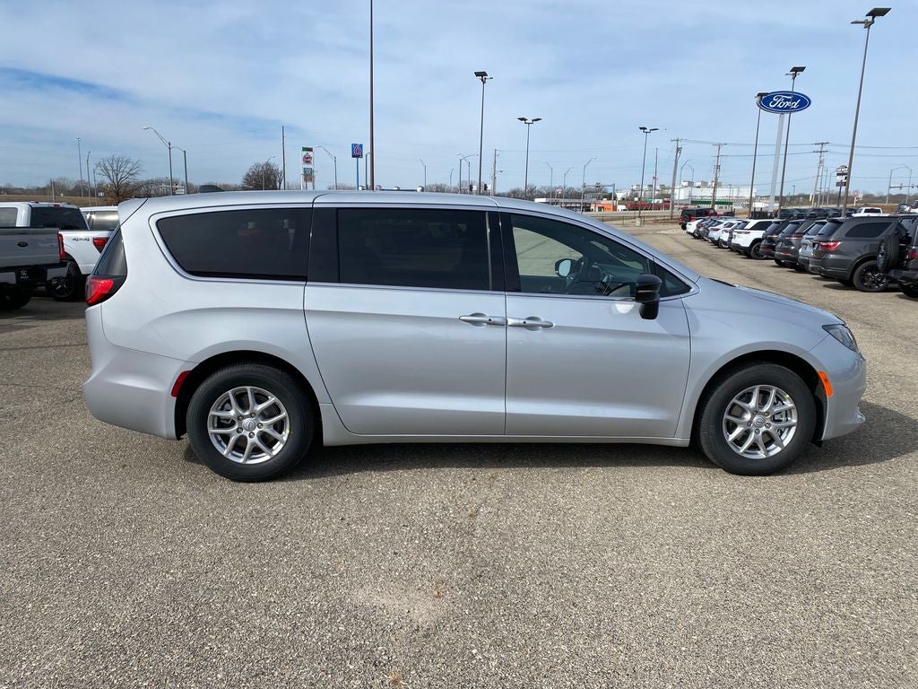 2026 Chrysler Voyager VOYAGER LX