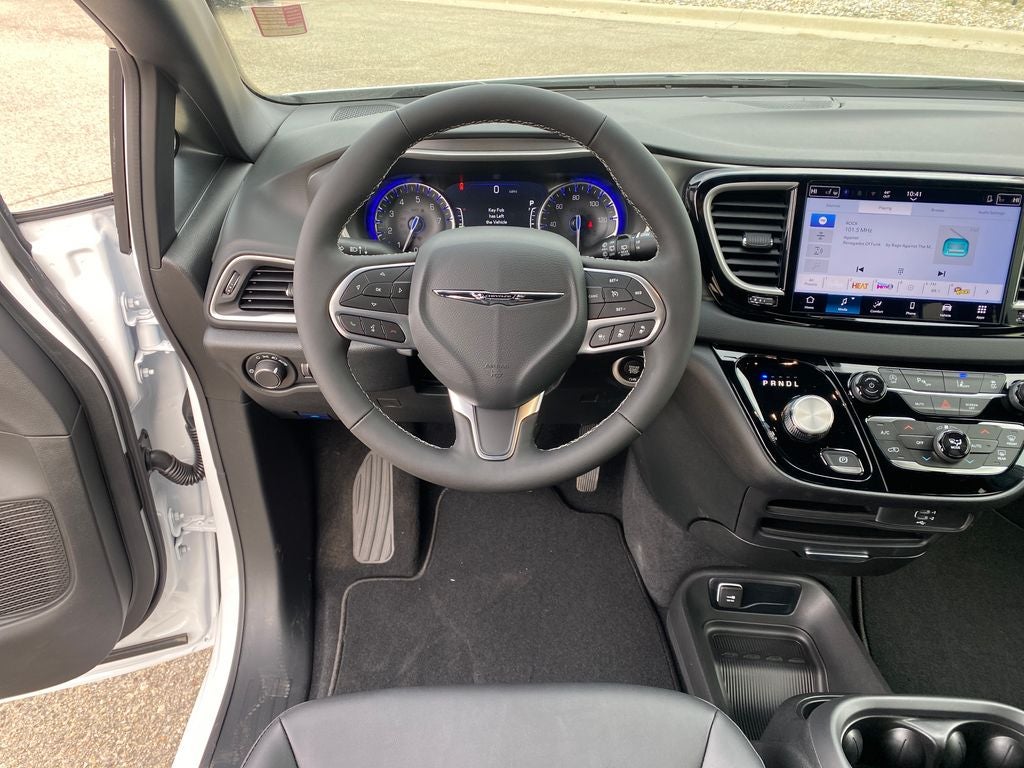 2026 Chrysler Voyager VOYAGER LX