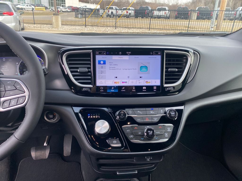 2026 Chrysler Voyager VOYAGER LX