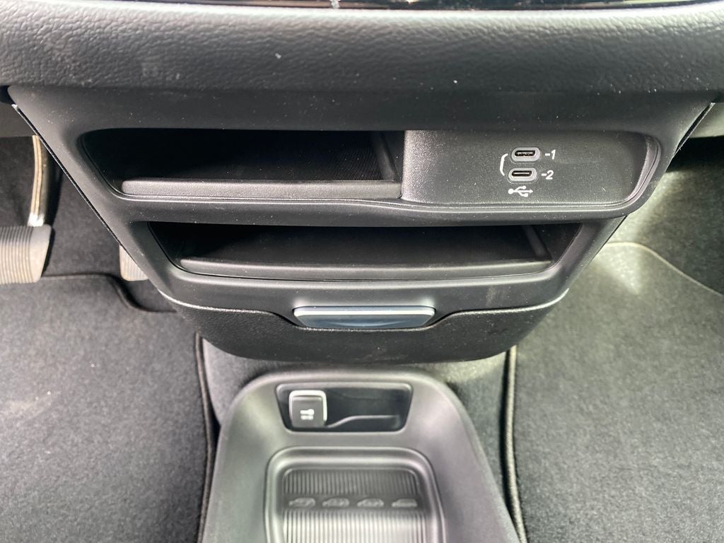 2026 Chrysler Voyager VOYAGER LX