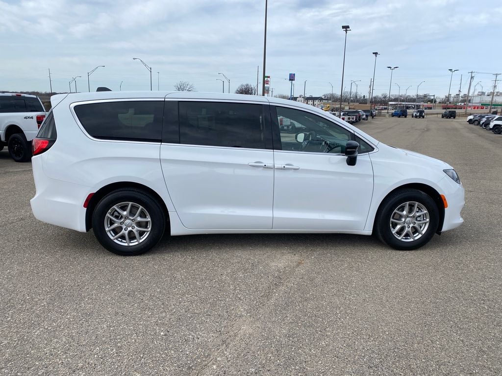 2026 Chrysler Voyager VOYAGER LX