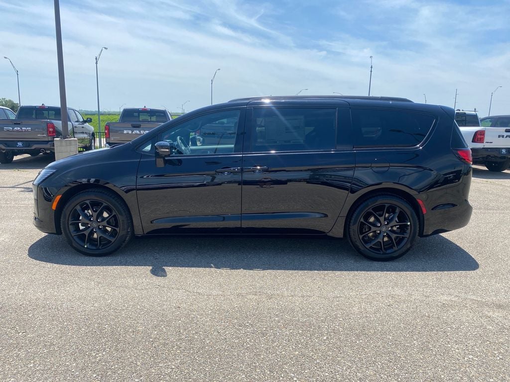 2027 Chrysler Pacifica PACIFICA LIMITED