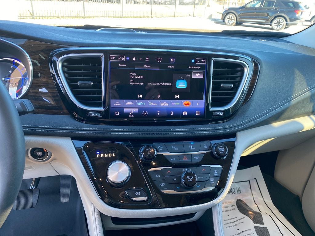 2023 Chrysler Pacifica Hybrid Limited