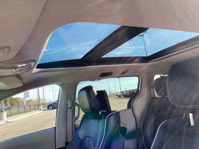 2023 Chrysler Pacifica Hybrid Limited