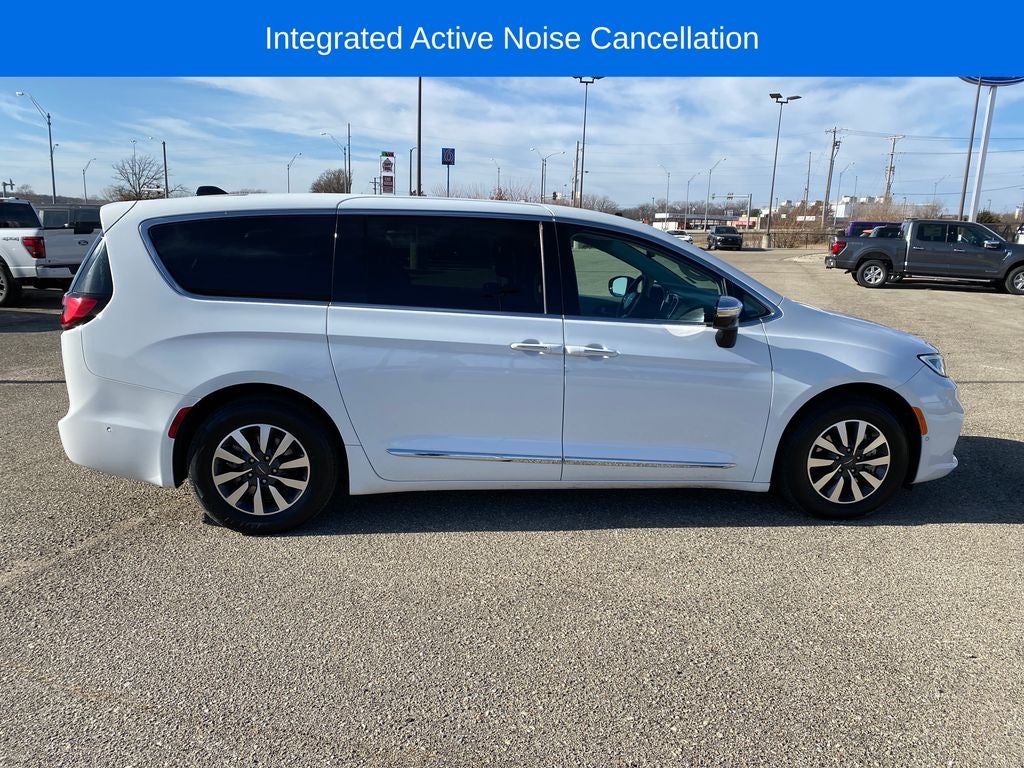 2023 Chrysler Pacifica Hybrid Limited