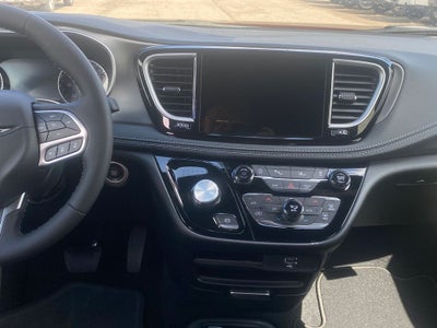 2027 Chrysler Pacifica PACIFICA SELECT AWD