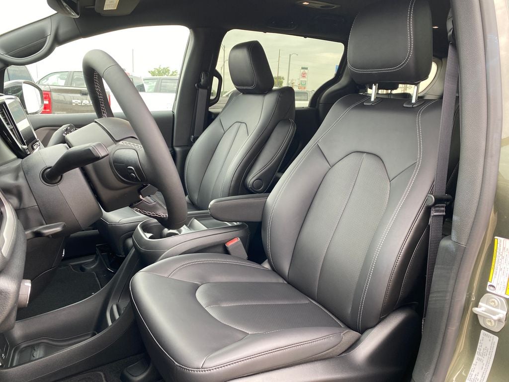 2027 Chrysler Pacifica PACIFICA SELECT AWD