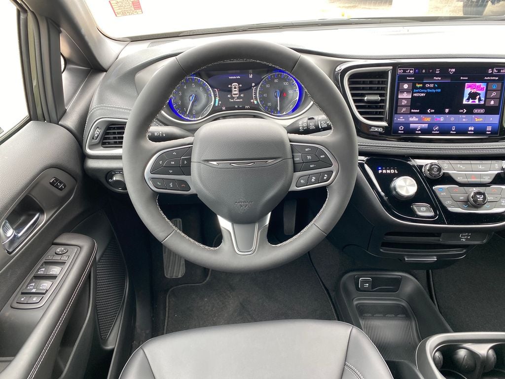 2027 Chrysler Pacifica PACIFICA SELECT AWD