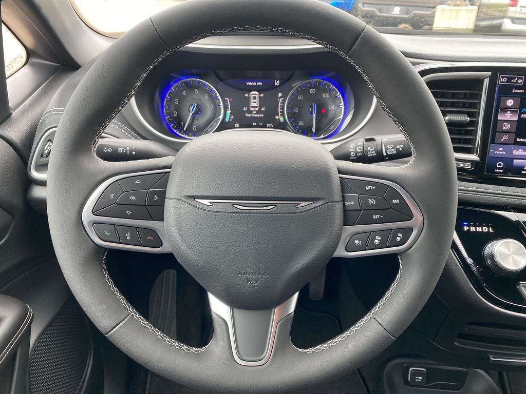 2027 Chrysler Pacifica PACIFICA SELECT AWD