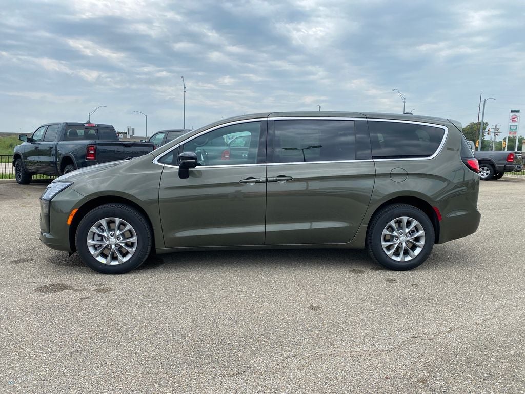 2027 Chrysler Pacifica PACIFICA SELECT AWD