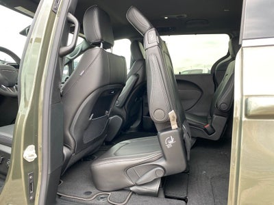 2027 Chrysler Pacifica PACIFICA SELECT AWD