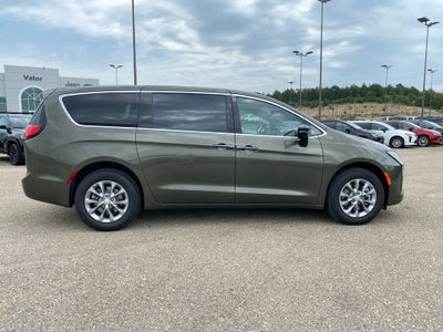 2027 Chrysler Pacifica PACIFICA SELECT AWD
