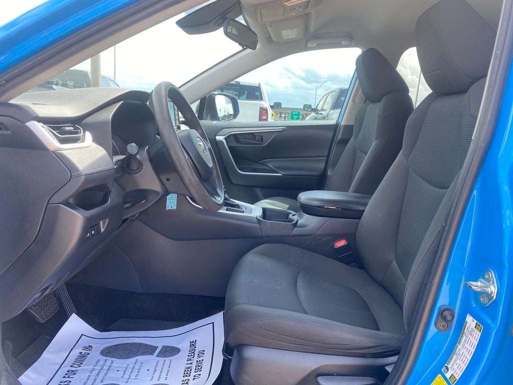 2020 Toyota RAV4 LE