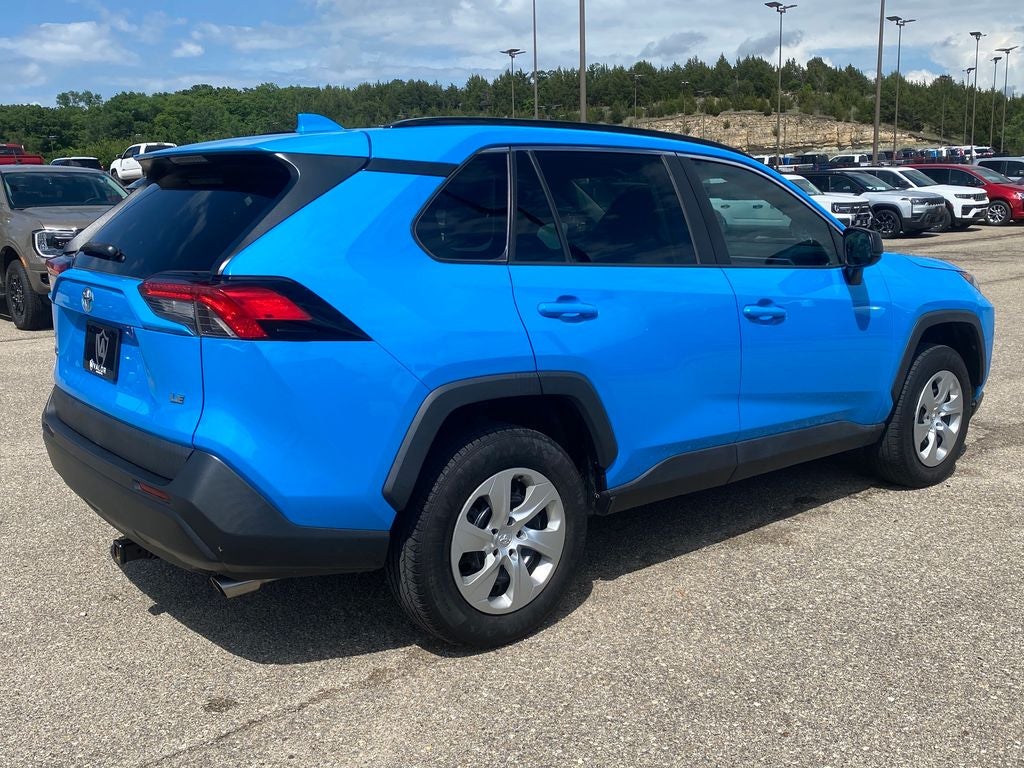 2020 Toyota RAV4 LE