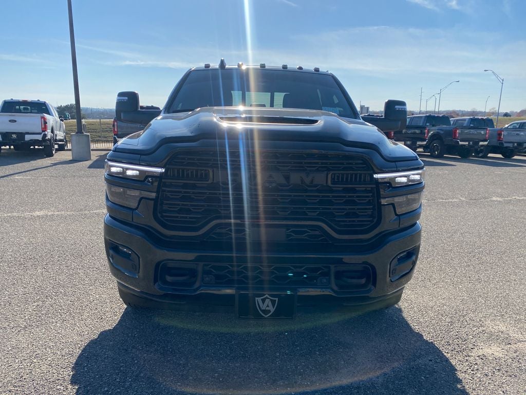 2025 RAM 3500 Limited Crew Cab 4x4 8' Box