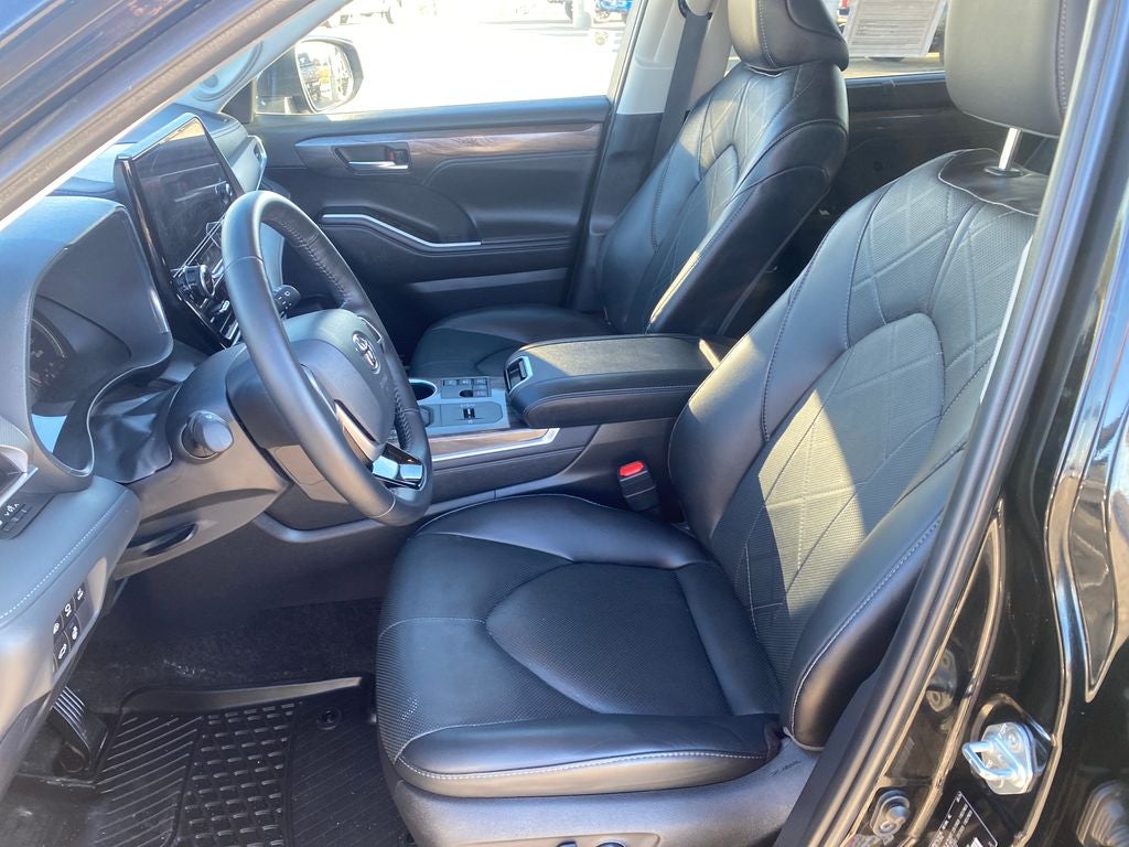 2024 Toyota Highlander Hybrid Platinum