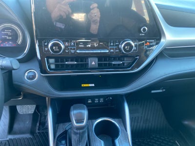 2024 Toyota Highlander Hybrid Platinum