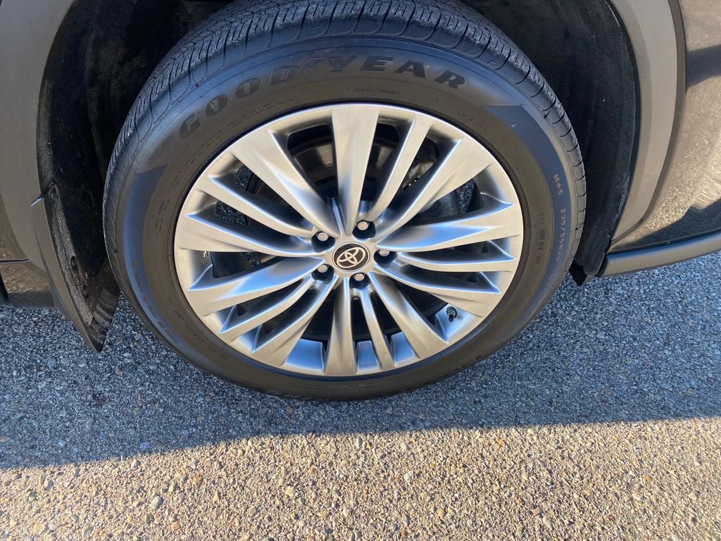 2024 Toyota Highlander Hybrid Platinum