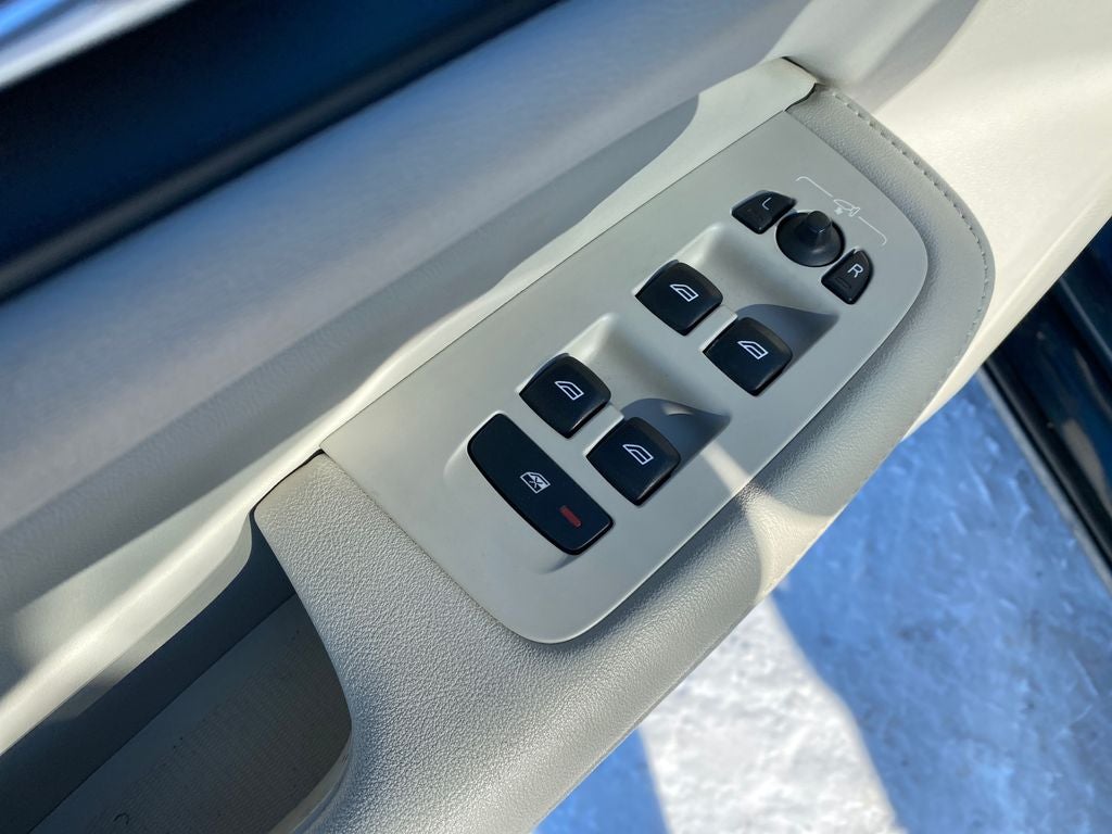 2024 Volvo S60 B5 Core Dark Theme