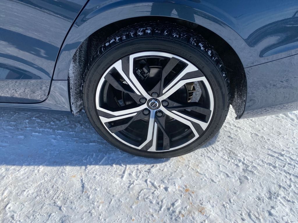 2024 Volvo S60 B5 Core Dark Theme