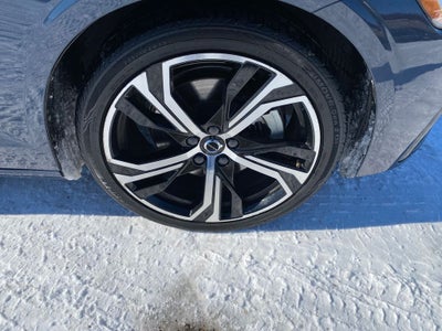 2024 Volvo S60 B5 Core Dark Theme