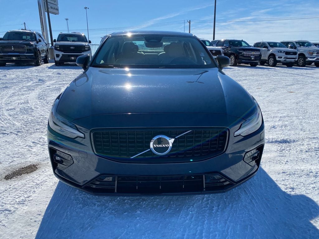 2024 Volvo S60 B5 Core Dark Theme