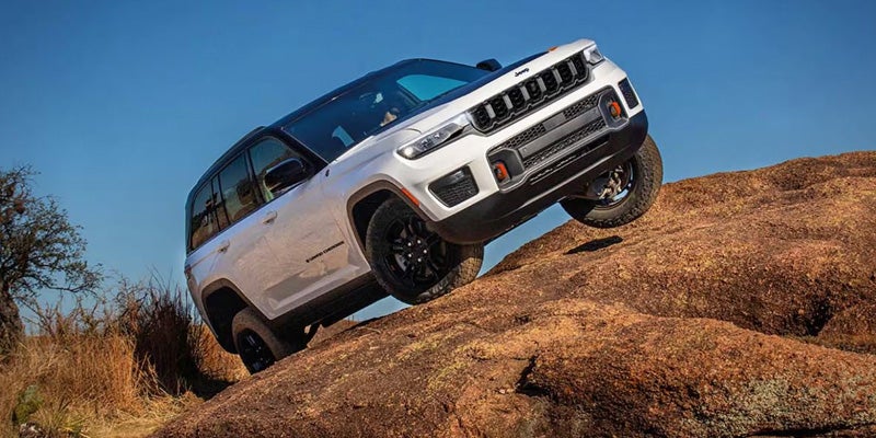 2026 Jeep Grand Cherokee | Valor CDJR in Junction City KS
